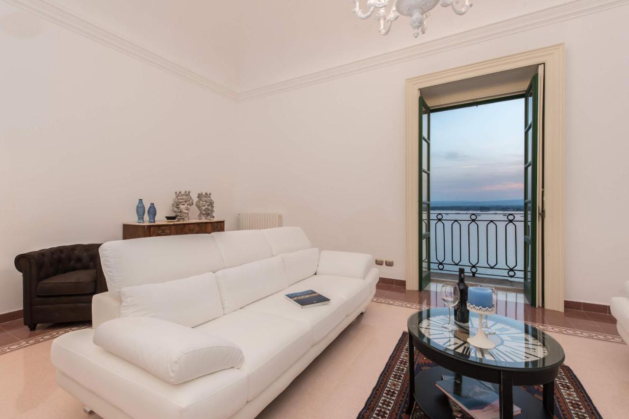 Duomo Seaside Deluxe Apartment By Ortigia Apartments Syracuse Eksteriør billede